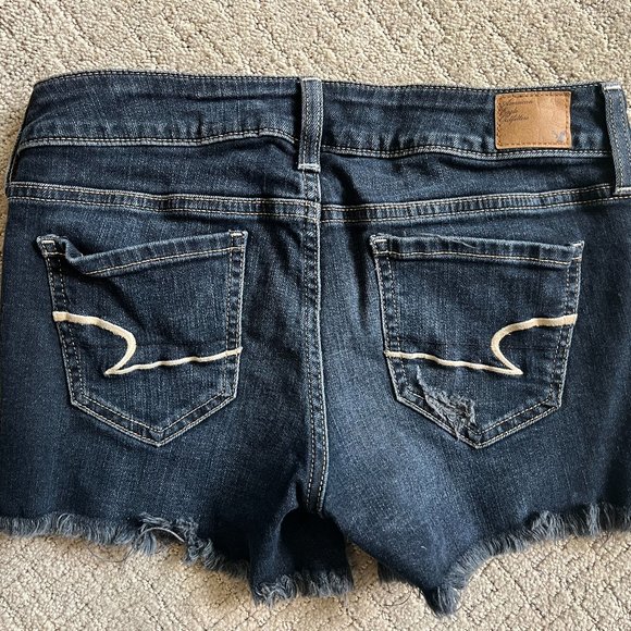 American Eagle Distressed Stretch Shorts, Dark wash, Size 4 - Picture 5 of 7